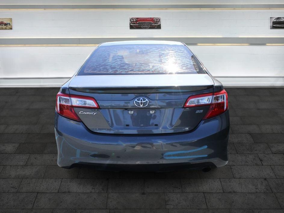 2012 Toyota Camry SE photo 5