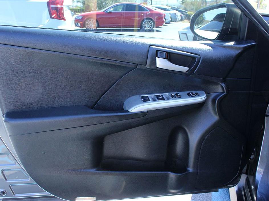 2012 Toyota Camry SE photo 7