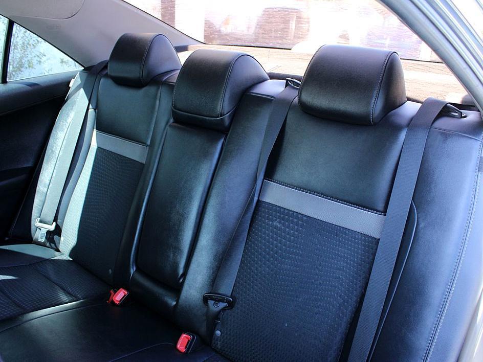 2012 Toyota Camry SE photo 10