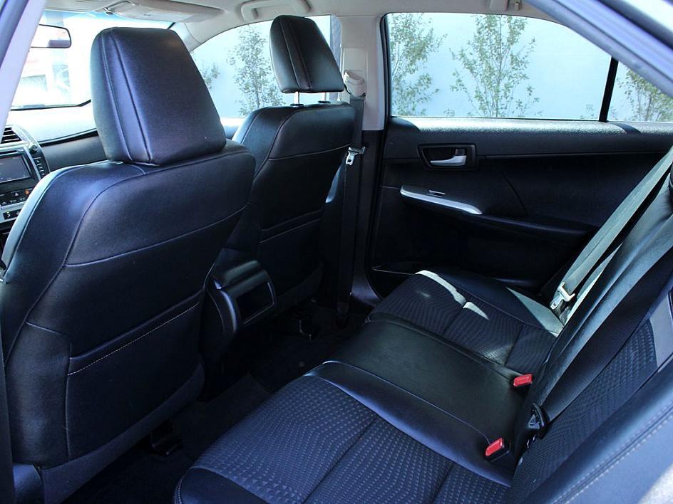 2012 Toyota Camry SE photo 11
