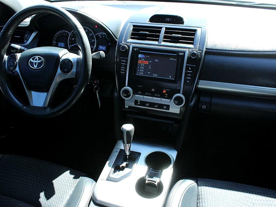 2012 Toyota Camry SE photo 15