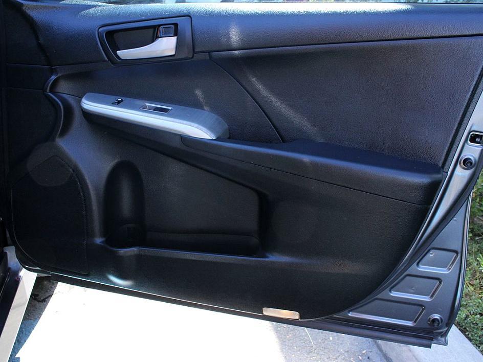 2012 Toyota Camry SE photo 16