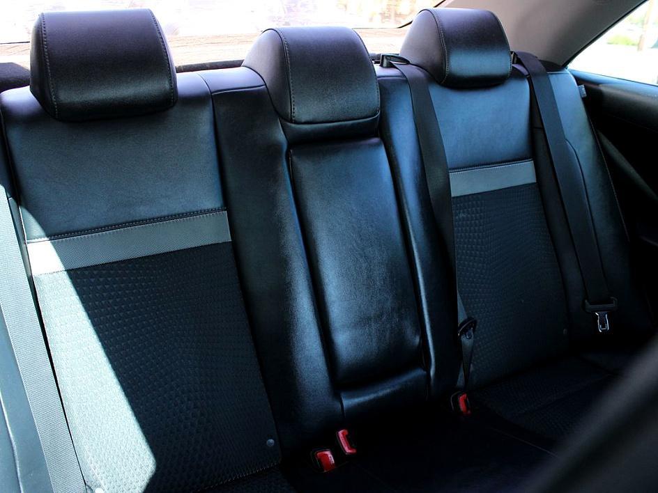 2012 Toyota Camry SE photo 17