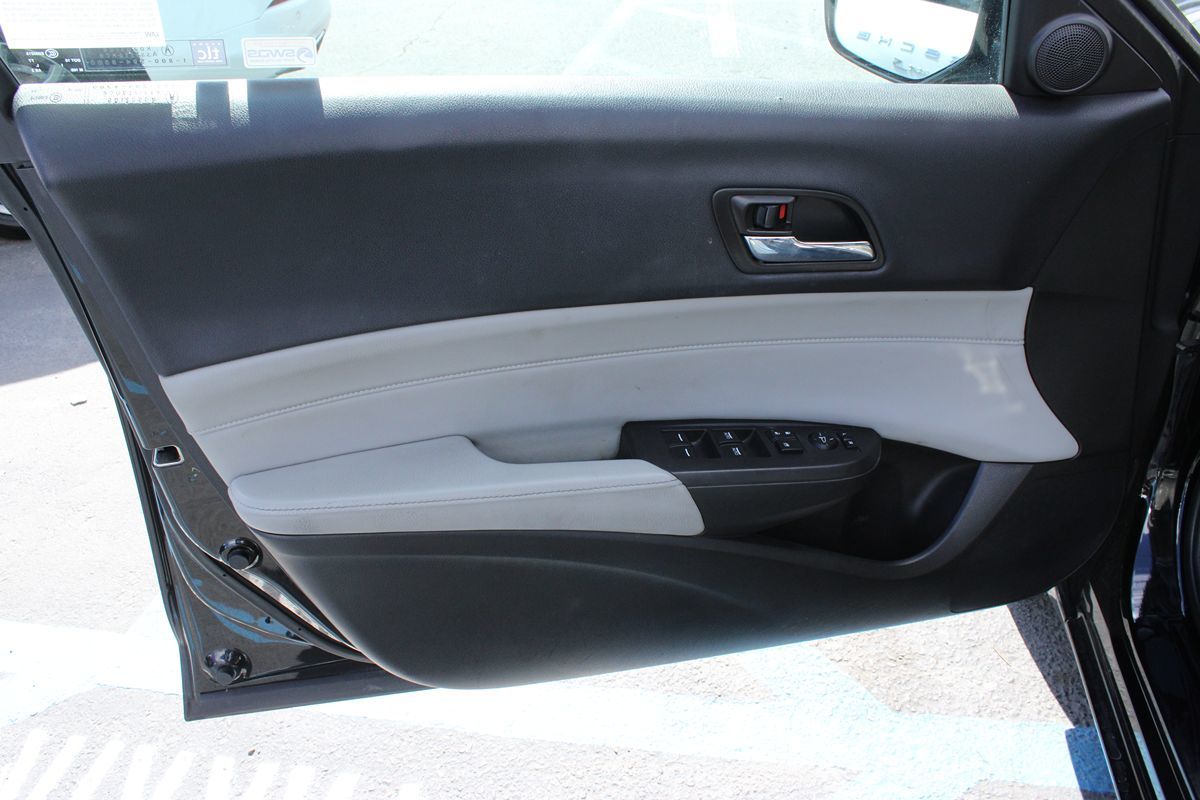 2018 Acura ILX Base Plus photo 6