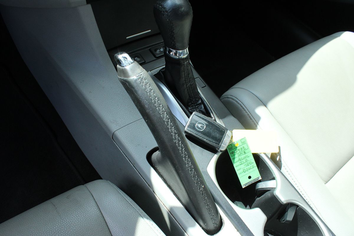 2018 Acura ILX Base Plus photo 9