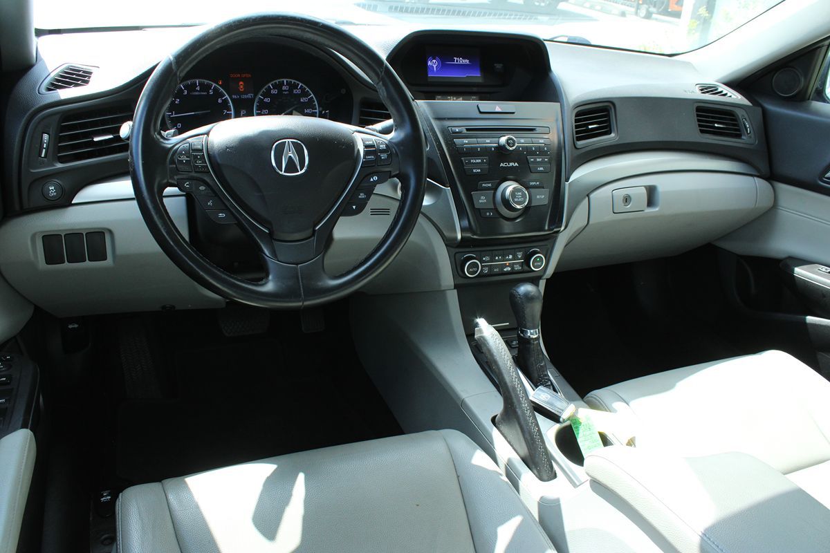 2018 Acura ILX Base Plus photo 11