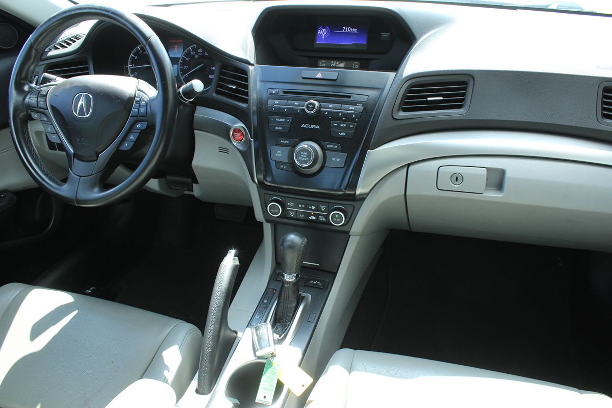 2018 Acura ILX Base Plus photo 13