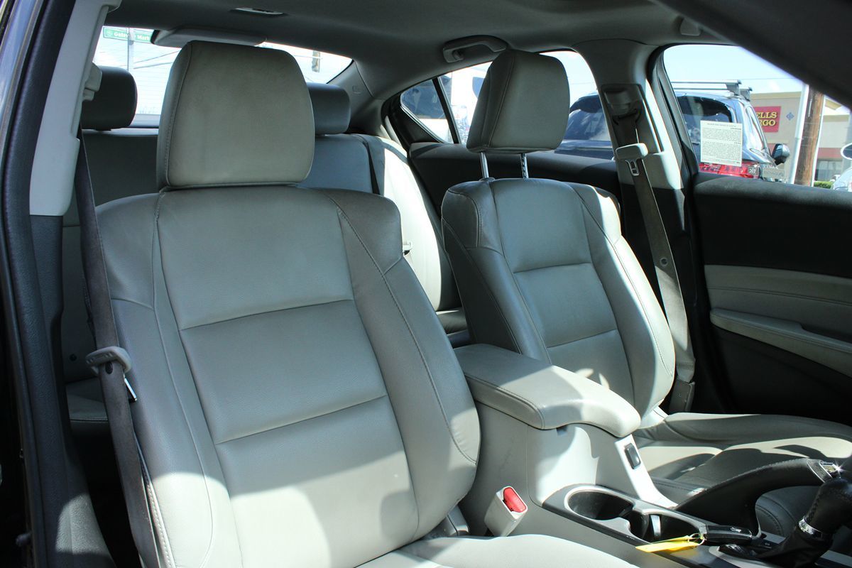 2018 Acura ILX Base Plus photo 16