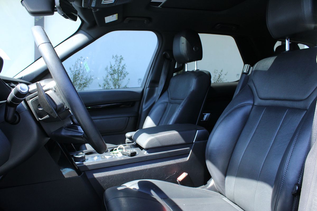 2019 Land Rover Discovery SE photo 11