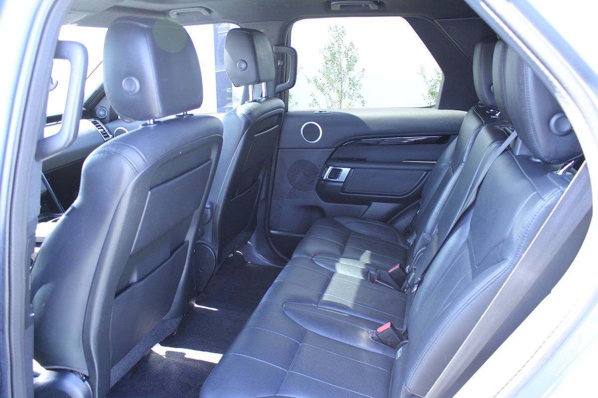 2019 Land Rover Discovery SE photo 14