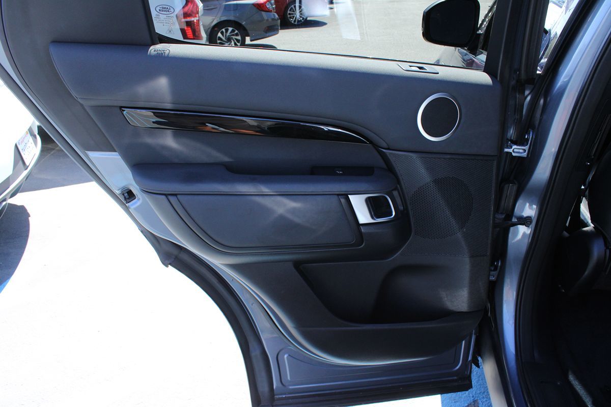 2019 Land Rover Discovery SE photo 15