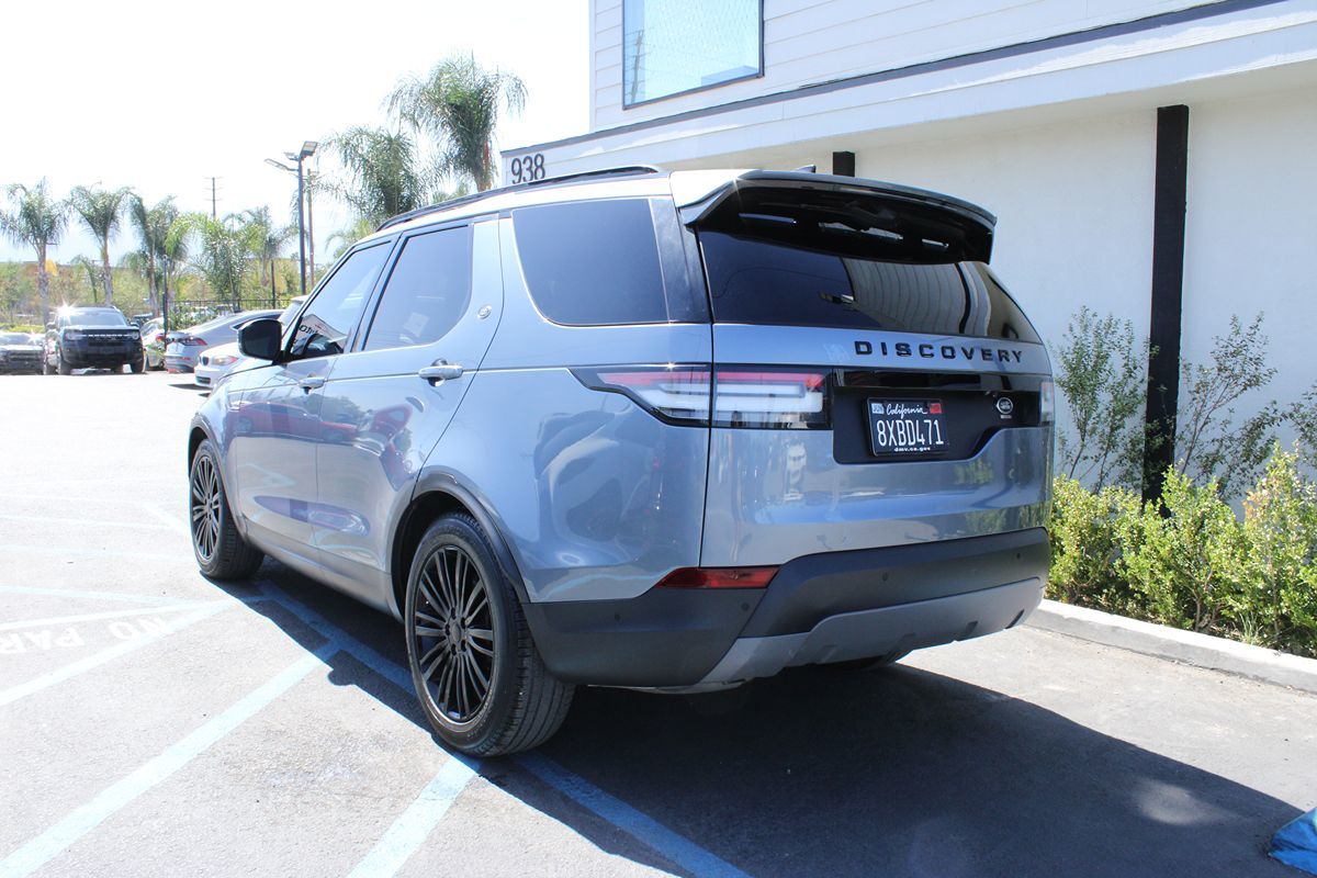 2019 Land Rover Discovery SE photo 4