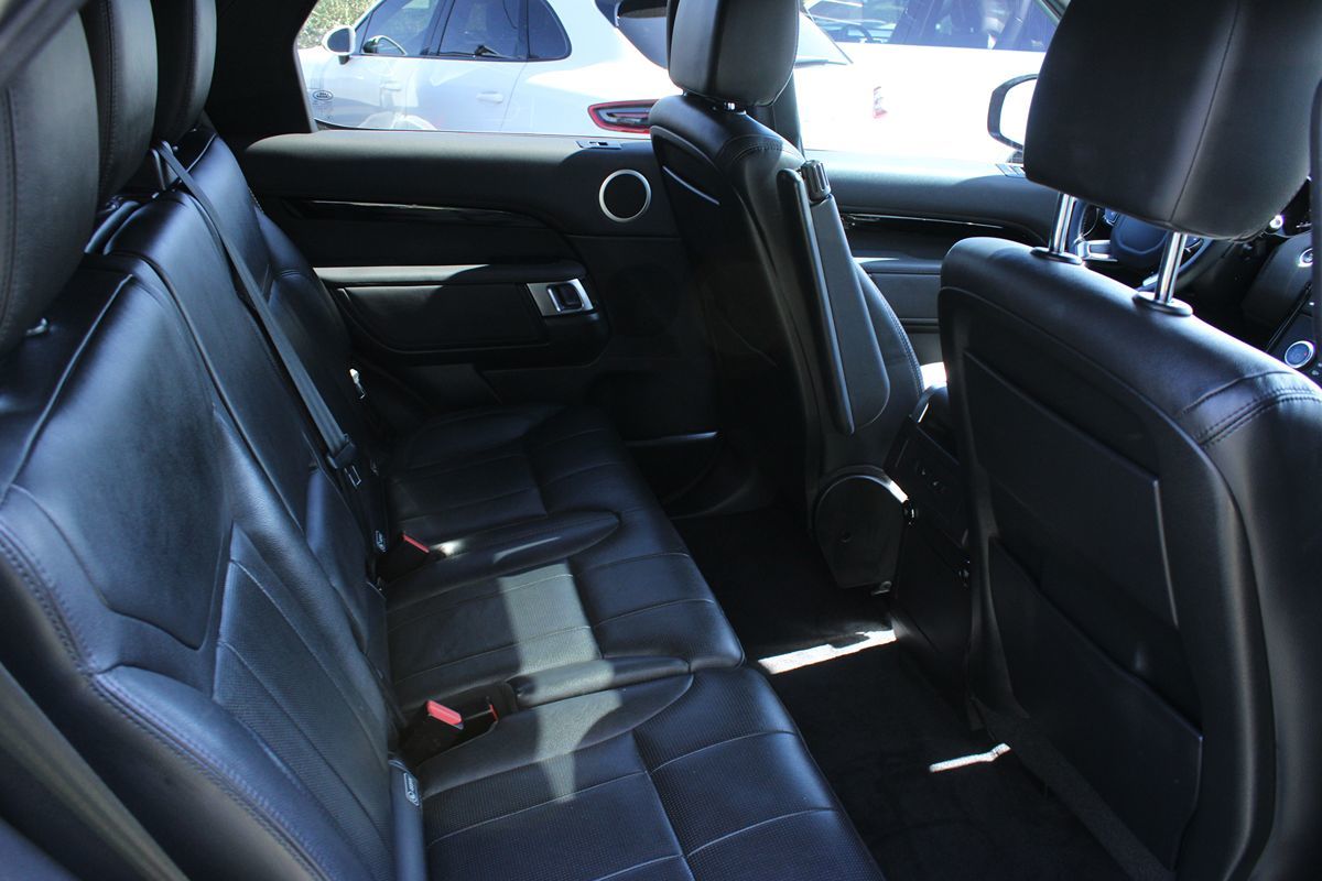2019 Land Rover Discovery SE photo 17