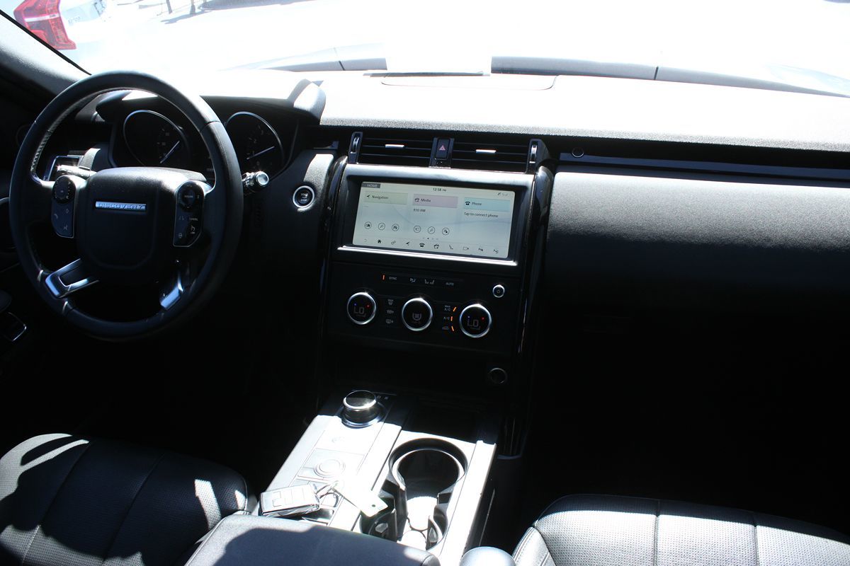 2019 Land Rover Discovery SE photo 18