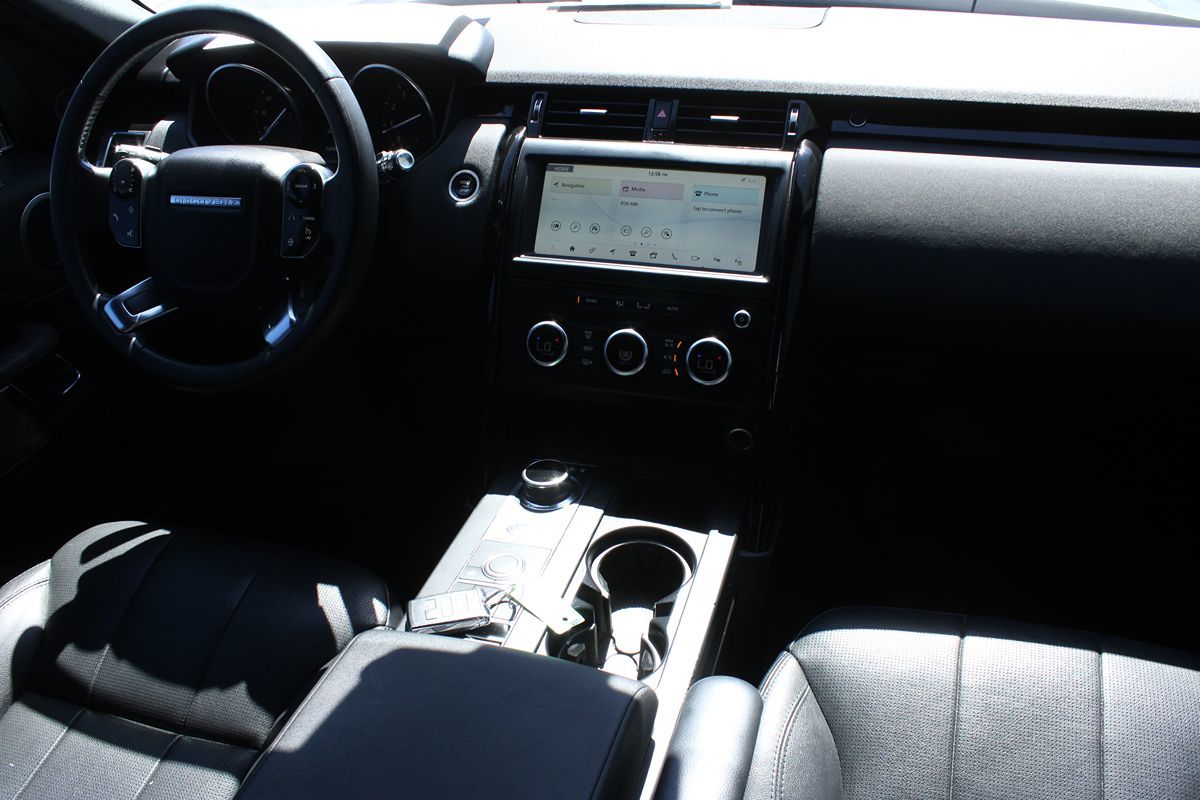 2019 Land Rover Discovery SE photo 19