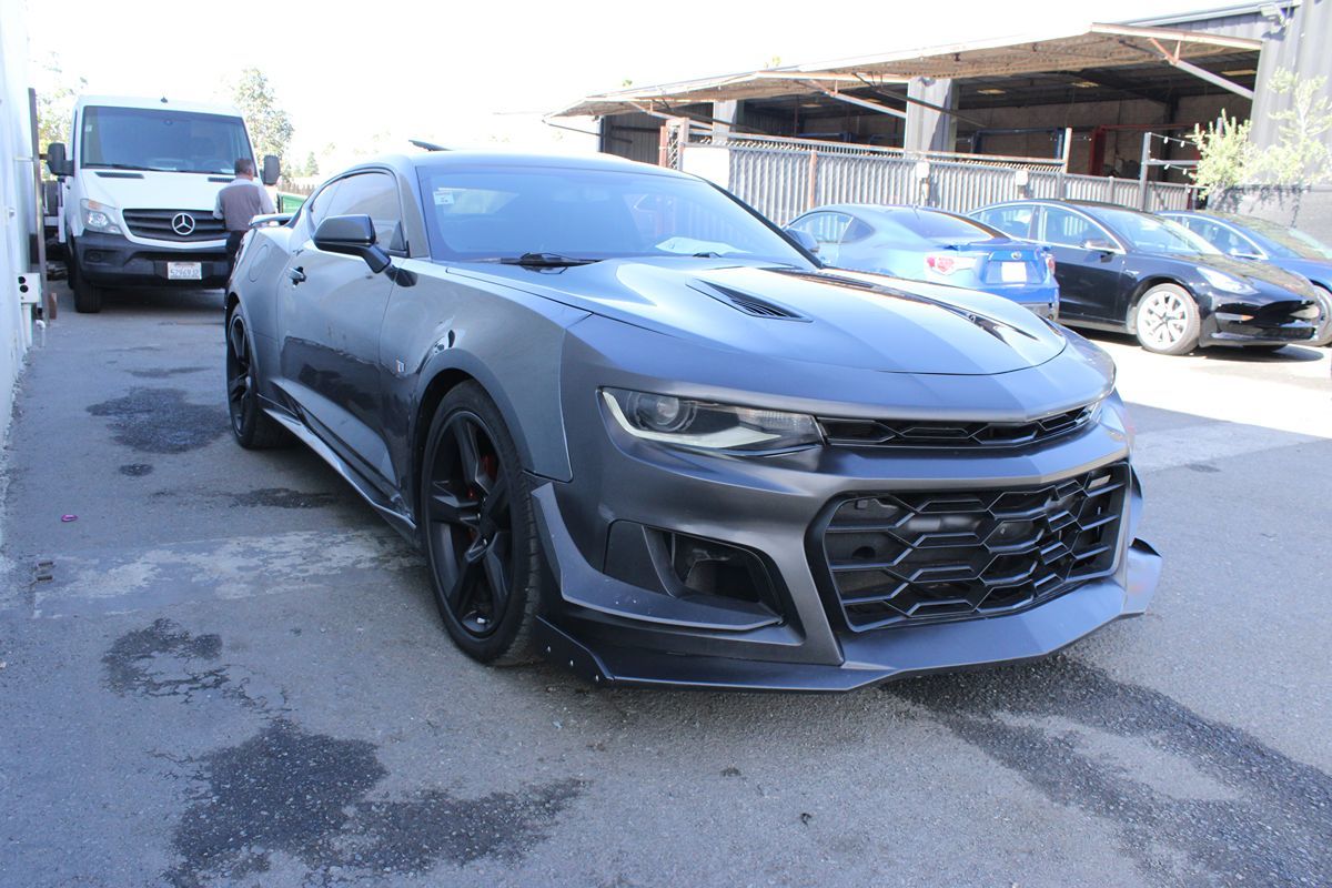 2017 Chevrolet Camaro 2SS photo 2