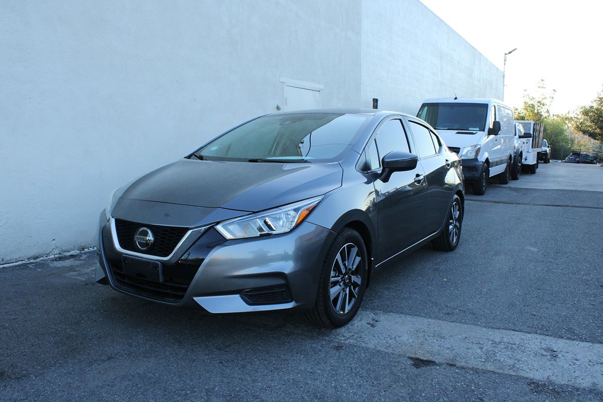 2021 Nissan Versa SV photo 3