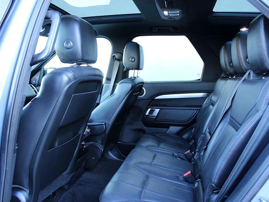 2020 Land Rover Discovery Landmark Edition - Photo 16