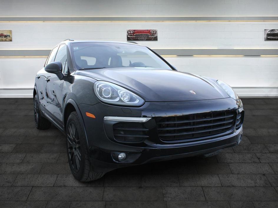 2018 Porsche Cayenne Platinum Edition's photo