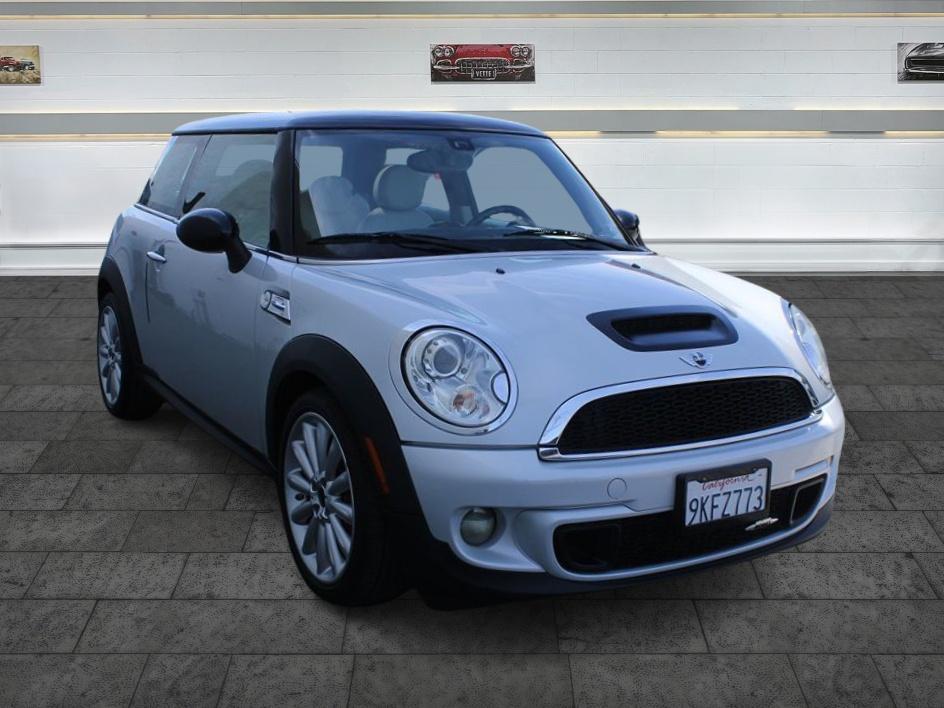 2011 MINI Cooper John Cooper Works Hardtop's photo