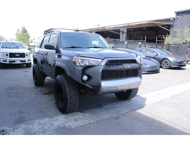 Magnetic Gray Metallic 2018 Toyota 4Runner SR5 4WD SUV / Crossover Four-Wheel Drive Automatic