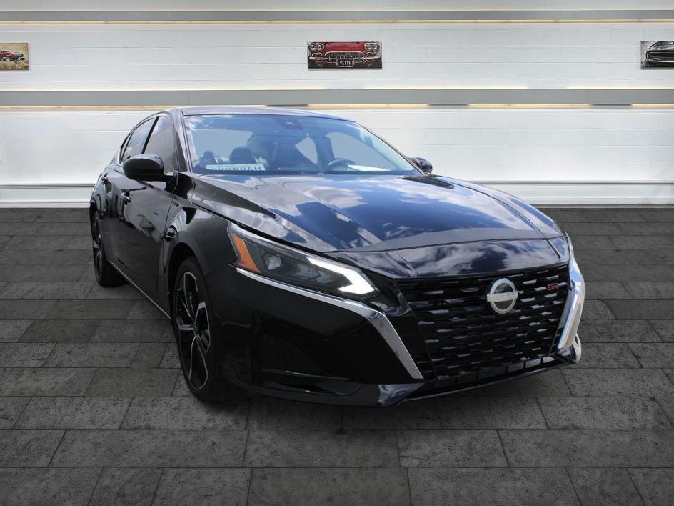 2023 Nissan Altima 2.5 SR's photo