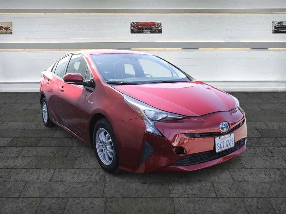 2017 Toyota Prius Two's photo