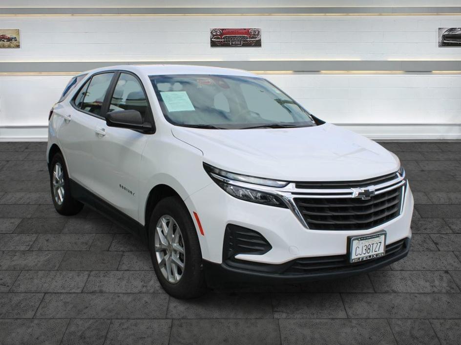 2022 Chevrolet Equinox LS's photo
