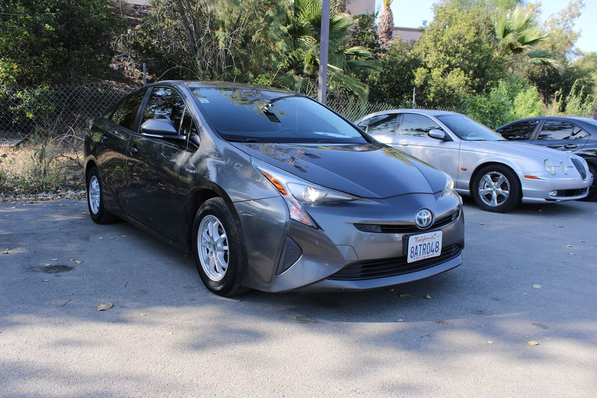 2017 Toyota Prius Two's photo