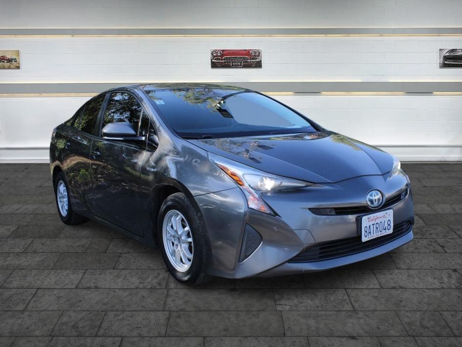 2017 Toyota Prius Two's photo