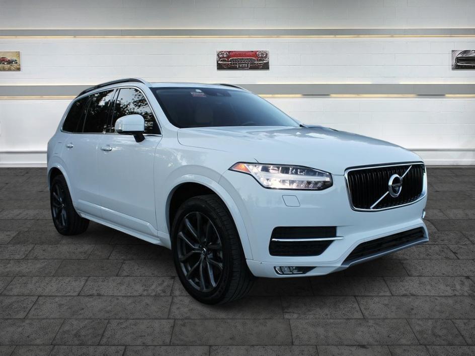 2016 Volvo XC90 T6 AWD Momentum's photo