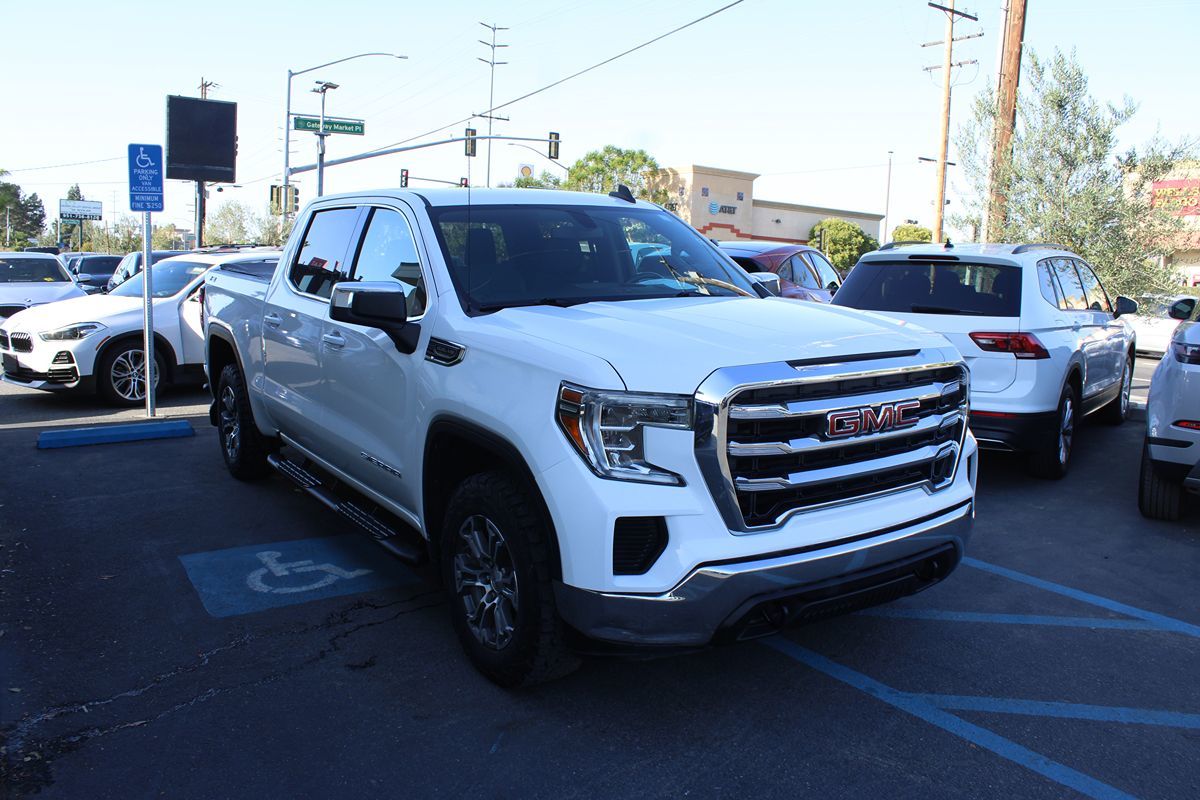 2019 GMC Sierra SLE 4x4 Crew Cab Short Box's photo