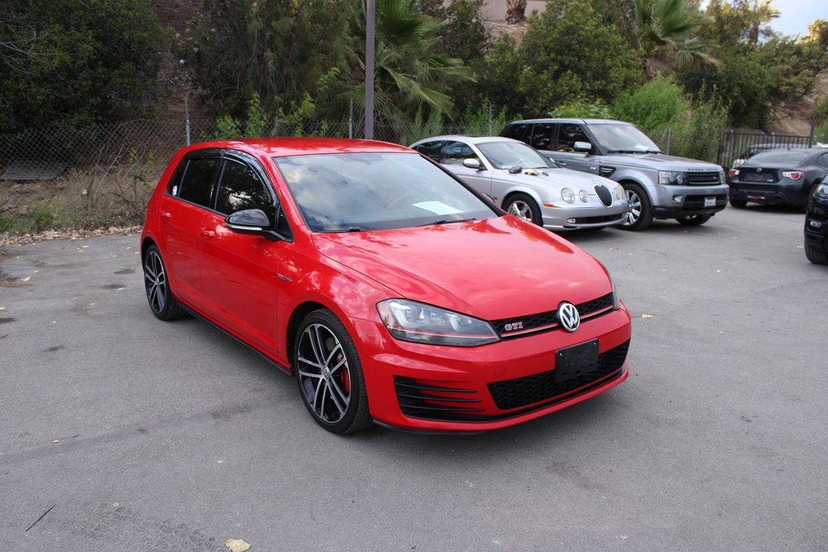 2017 Volkswagen Golf GTI 2.0T Sport 4-door's photo