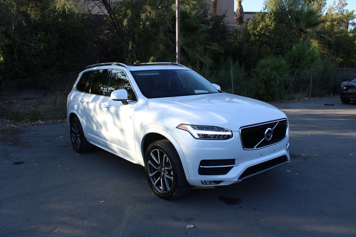 2018 Volvo XC90 T5 FWD Momentum's photo