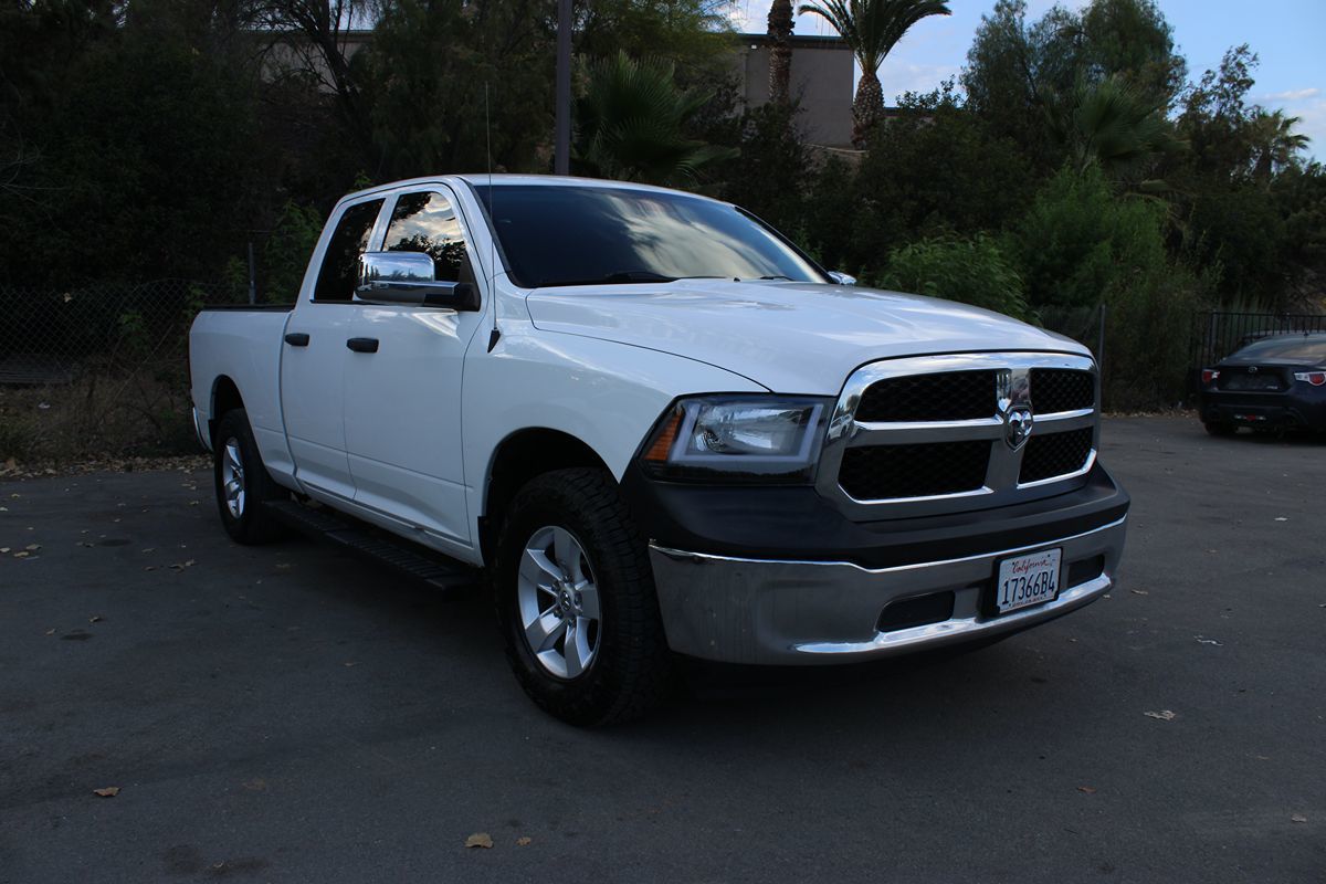 Bright White Clearcoat 2017 RAM 1500 Pickup Truck Four-Wheel Drive Automatic