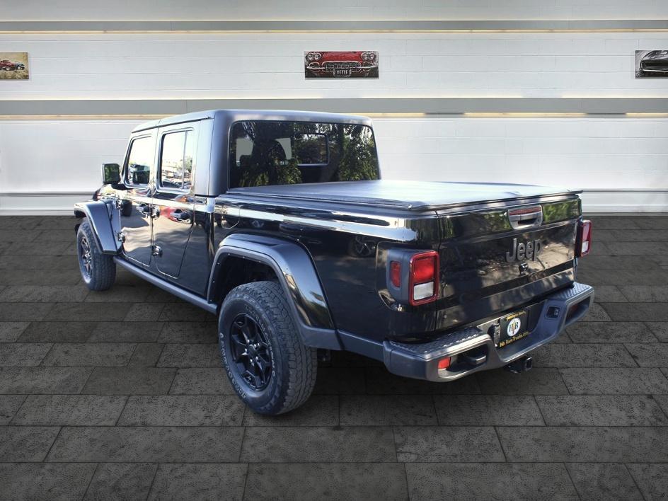 View vehicle photo 5