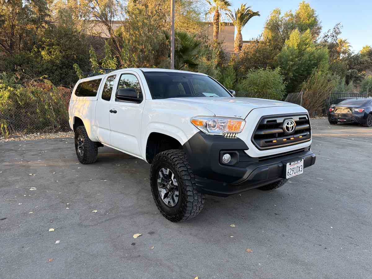 2017 Toyota Tacoma SR