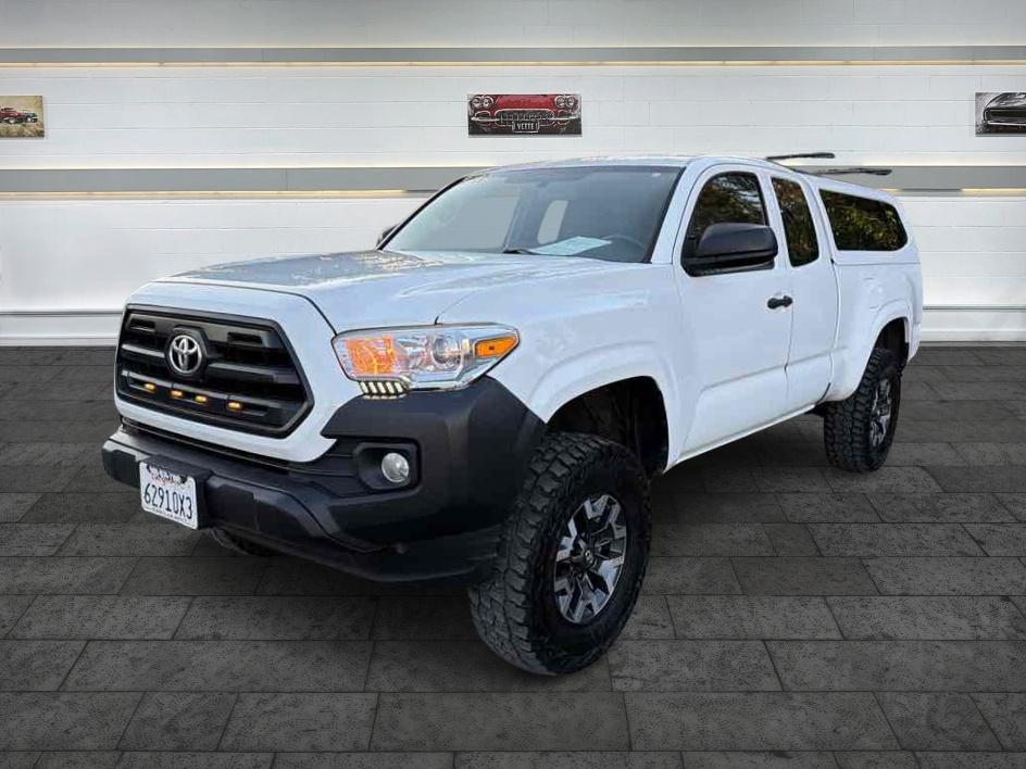 Toyota Tacoma photo 3