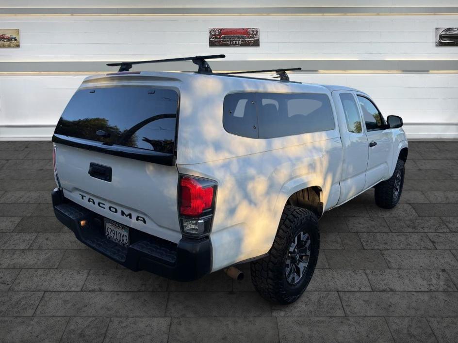 Toyota Tacoma photo 7