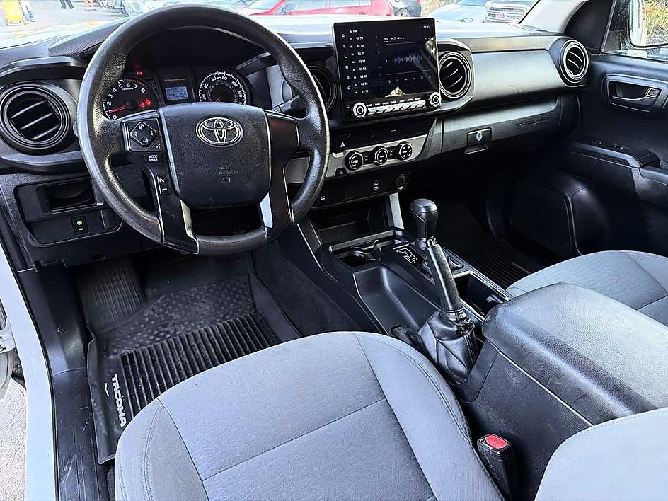 Toyota Tacoma photo 12