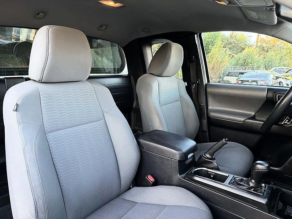 Toyota Tacoma photo 18