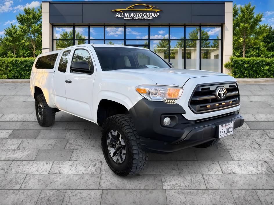 2017 Toyota Tacoma SR