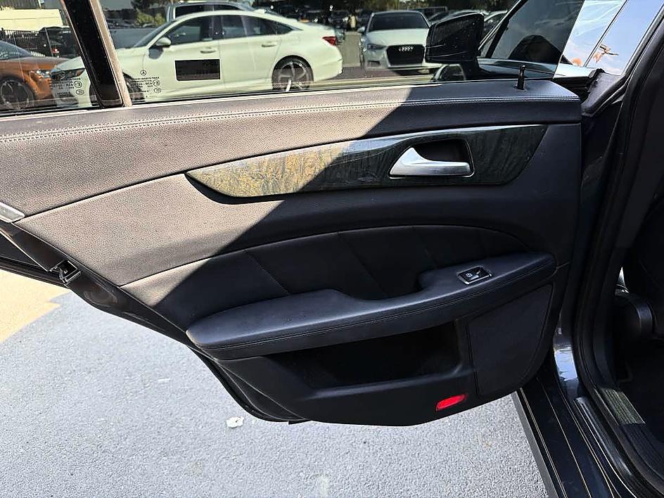 Mercedes-Benz CLS photo 14