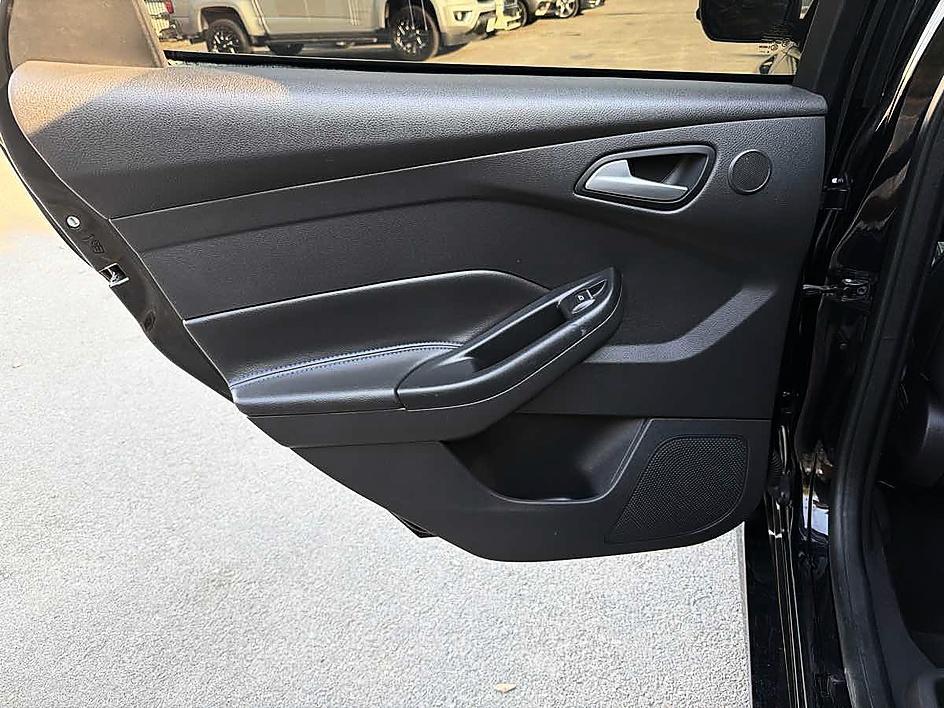 Ford Focus photo 10
