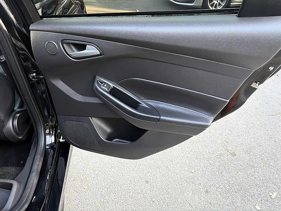 Ford Focus photo 18