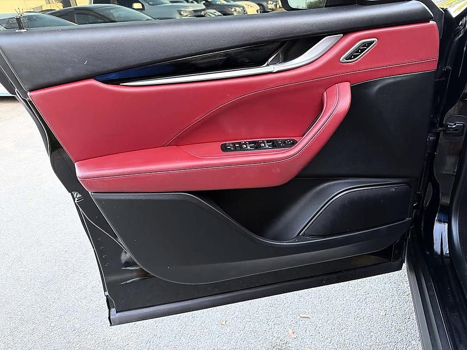 Maserati Levante photo 14