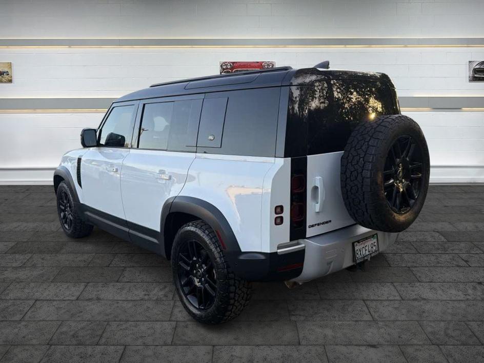Land Rover Defender photo 5