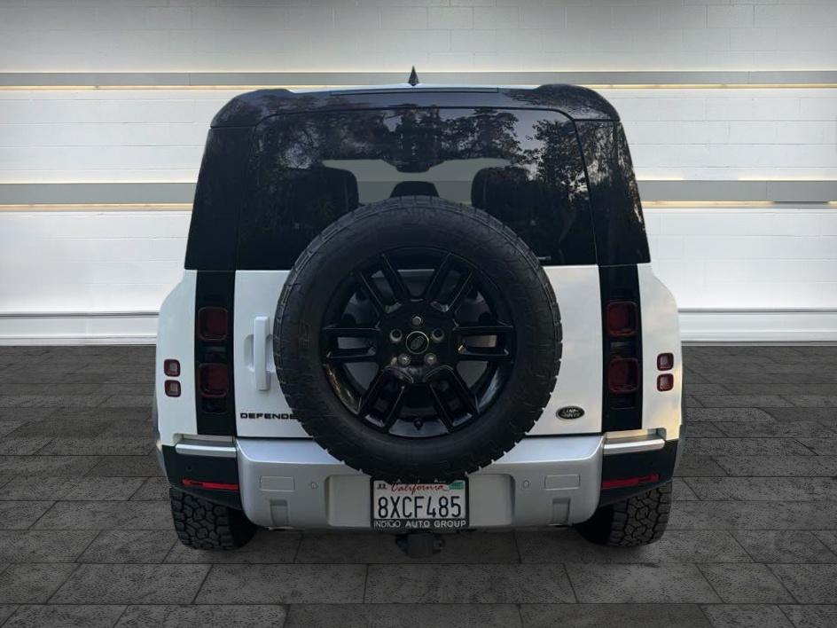 Land Rover Defender photo 6