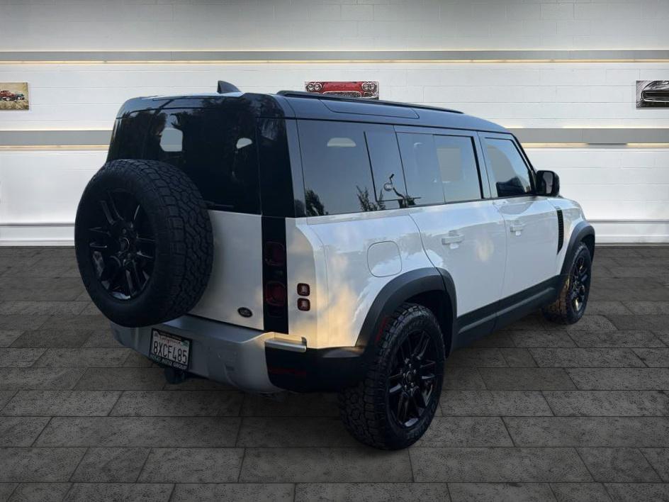 Land Rover Defender photo 7