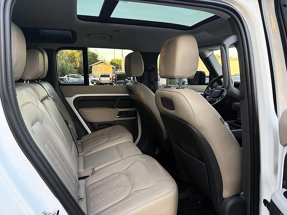 Land Rover Defender photo 20